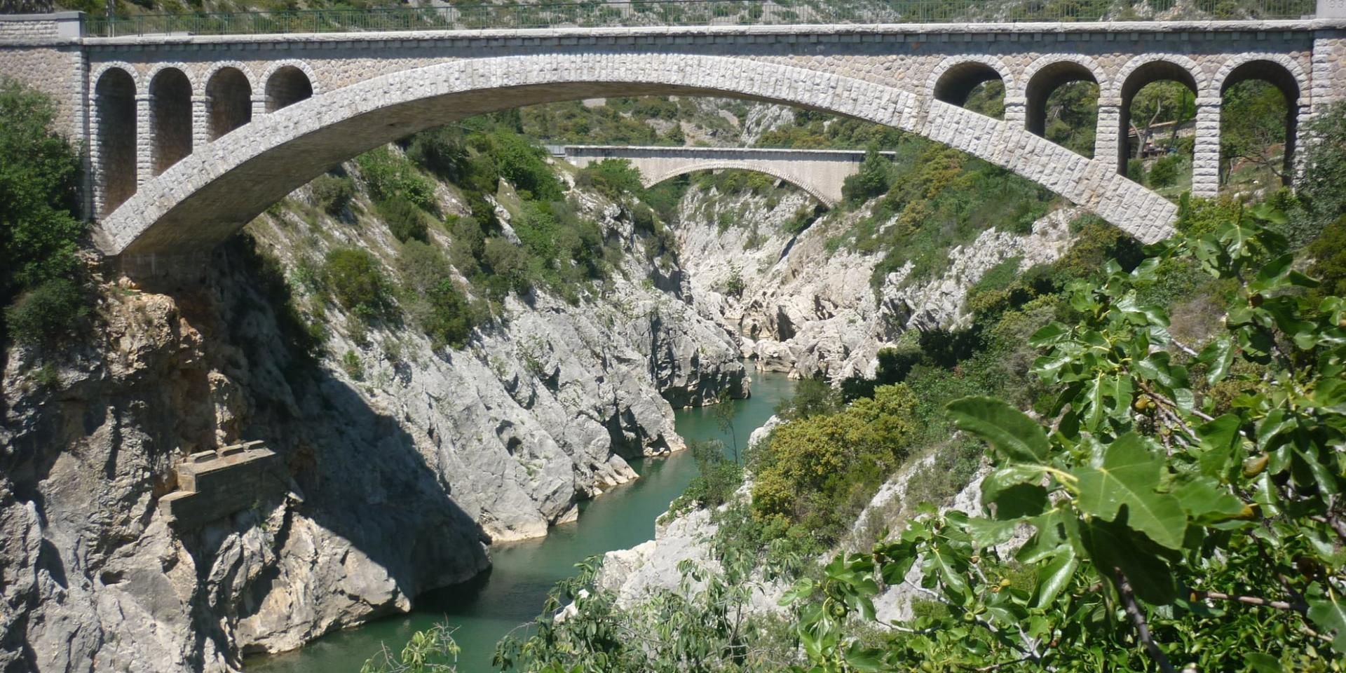 location de véhicule de vacances pour aller découvrir les gorges de l'Hérault